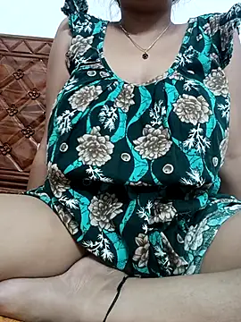 Snapshot of Priya_2222 chatting on 04/25/26, 07:44 Priya 2222 online show from 04/25/26, 07:44