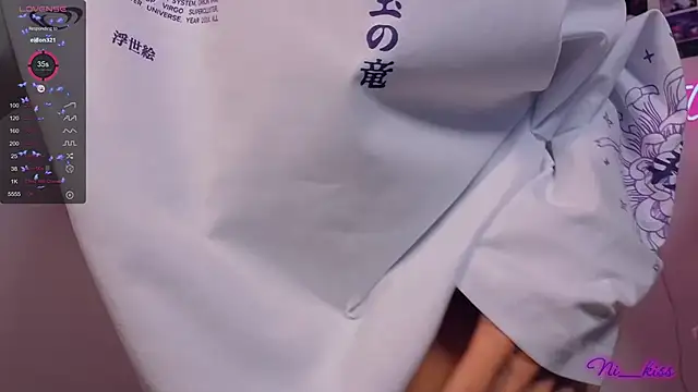 Snapshot of _ni_kiss chatting on 09/28/25, 07:52 ni kiss online show from 09/28/25, 07:52