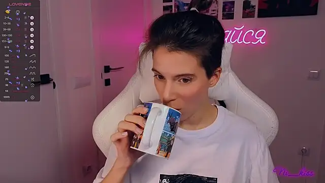 Snapshot of _ni_kiss chatting on 10/06/25, 06:38 ni kiss online show from 10/06/25, 06:38