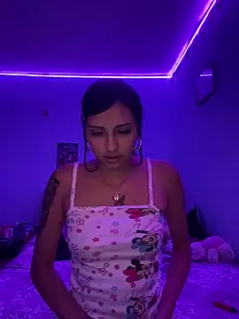 Hilary pinkk online show from 01/04/25, 02:25