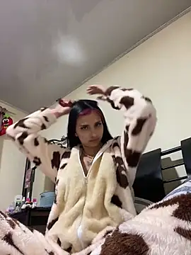 Hilary pinkk online show from 02/19/25, 02:23