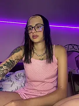 Hilary pinkk online show from 03/05/25, 03:18