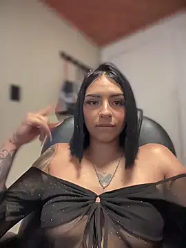 Hilary pinkk online show from 12/16/25, 02:49