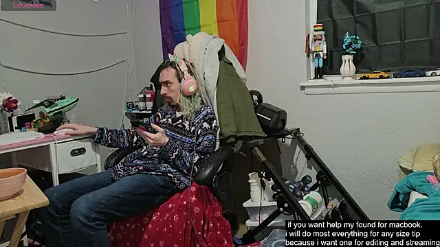 tallnerdyguy online show from 11/21/25, 03:38