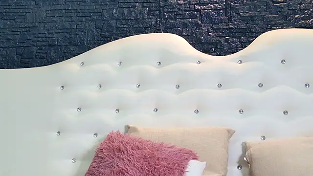 Snapshot of LaurynCopper chatting on 01/17/25, 03:53 LaurynCopper online show from 01/17/25, 03:53