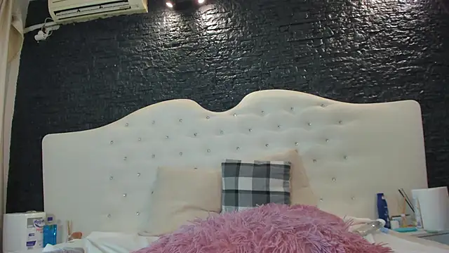 Snapshot of LaurynCopper chatting on 02/02/25, 10:46 LaurynCopper online show from 02/02/25, 10:46