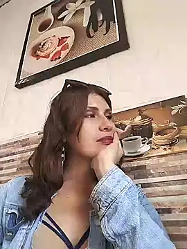 Snapshot of Alysson-- chatting on 01/14/25, 03:57 Alysson-- online show from 01/14/25, 03:57