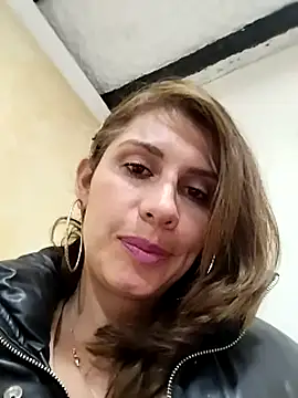 Snapshot of Alysson-- chatting on 01/24/25, 04:39 Alysson-- online show from 01/24/25, 04:39