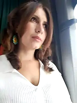 Snapshot of Alysson-- chatting on 01/28/25, 01:16 Alysson-- online show from 01/28/25, 01:16