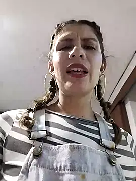 Snapshot of Alysson-- chatting on 02/05/25, 01:26 Alysson-- online show from 02/05/25, 01:26