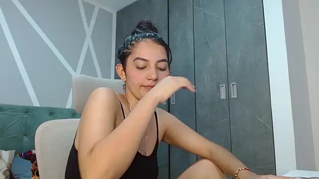 Snapshot of camil_blue chatting on 01/16/25, 06:48 camil blue online show from 01/16/25, 06:48