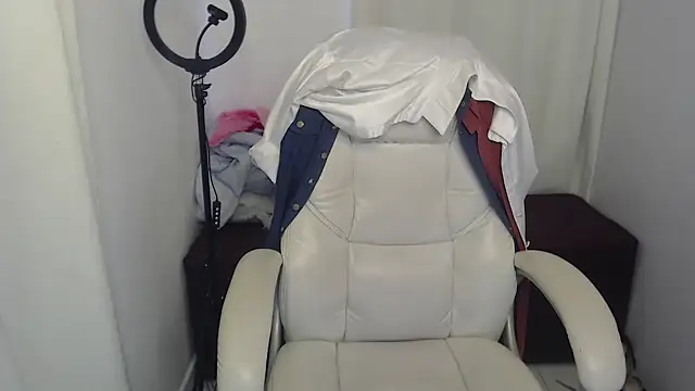 Abby Halliwey online show from 12/21/24, 05:51