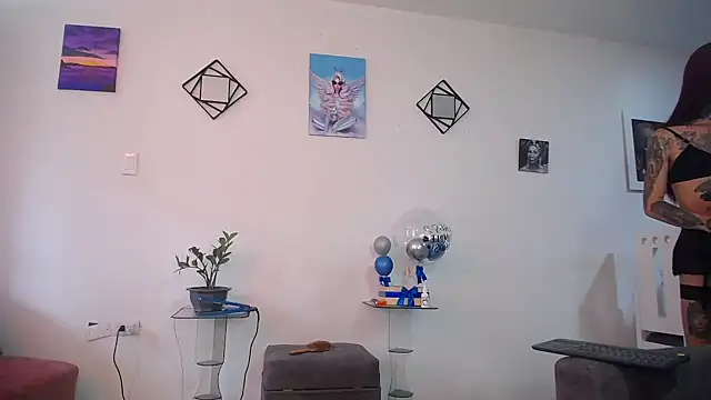 vixenxqueens online show from 09/18/25, 07:49