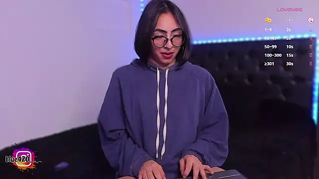 Skyler  blue4 online show from 03/02/25, 04:50