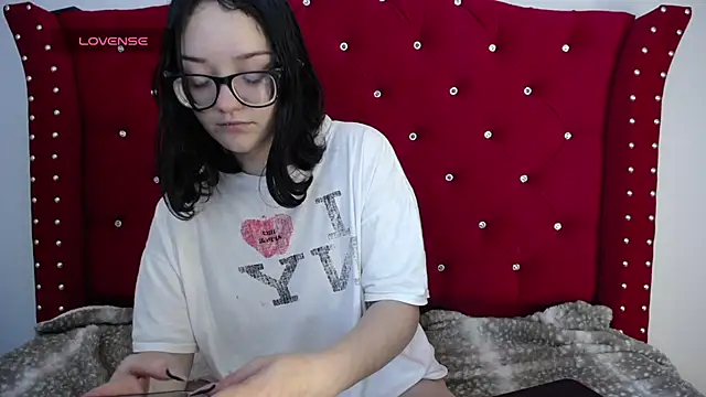 Snapshot of charlotte1-ls chatting on 12/17/24, 01:07 charlotte1-ls online show from 12/17/24, 01:07