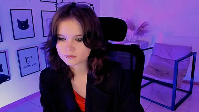 Snapshot of Elainebeness chatting on 12/13/24, 06:27 Elainebeness online show from 12/13/24, 06:27