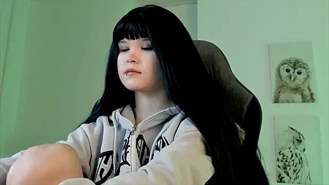 Snapshot of Elainebeness chatting on 12/15/24, 04:26 Elainebeness online show from 12/15/24, 04:26