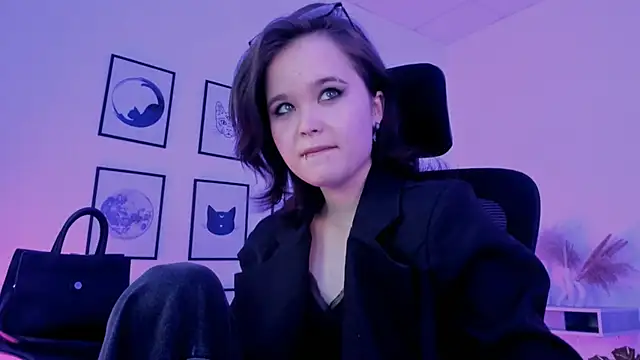 Snapshot of Elainebeness chatting on 12/18/24, 01:59 Elainebeness online show from 12/18/24, 01:59