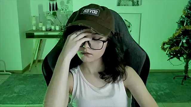 Snapshot of Elainebeness chatting on 12/19/24, 08:55 Elainebeness online show from 12/19/24, 08:55