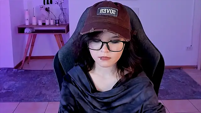 Snapshot of Elainebeness chatting on 12/27/24, 10:48 Elainebeness online show from 12/27/24, 10:48