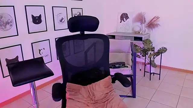 Snapshot of Elainebeness chatting on 01/07/25, 07:28 Elainebeness online show from 01/07/25, 07:28