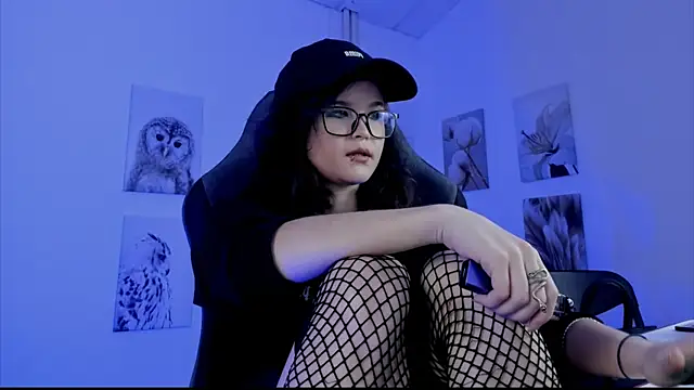 Snapshot of Elainebeness chatting on 01/11/25, 04:25 Elainebeness online show from 01/11/25, 04:25