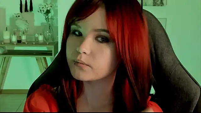 Snapshot of Elainebeness chatting on 01/12/25, 04:18 Elainebeness online show from 01/12/25, 04:18