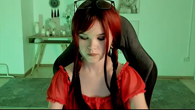 Snapshot of Elainebeness chatting on 01/12/25, 10:54 Elainebeness online show from 01/12/25, 10:54