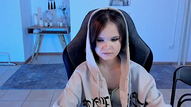 Snapshot of Elainebeness chatting on 02/05/25, 01:47 Elainebeness online show from 02/05/25, 01:47