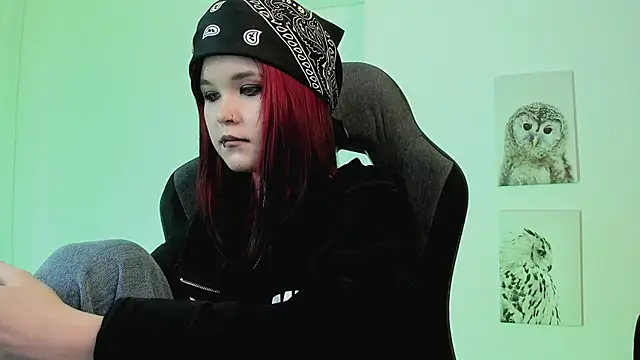 Snapshot of Elainebeness chatting on 03/16/25, 01:49 Elainebeness online show from 03/16/25, 01:49