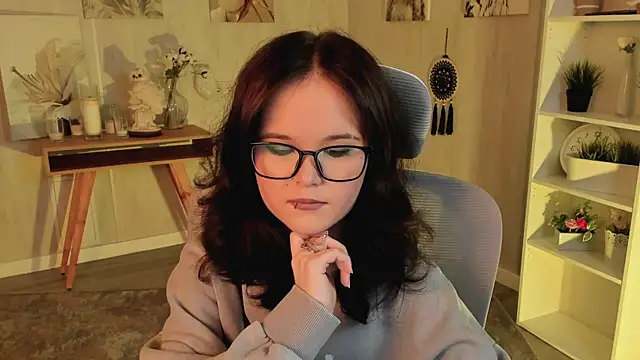 Snapshot of Elainebeness chatting on 03/22/25, 06:58 Elainebeness online show from 03/22/25, 06:58