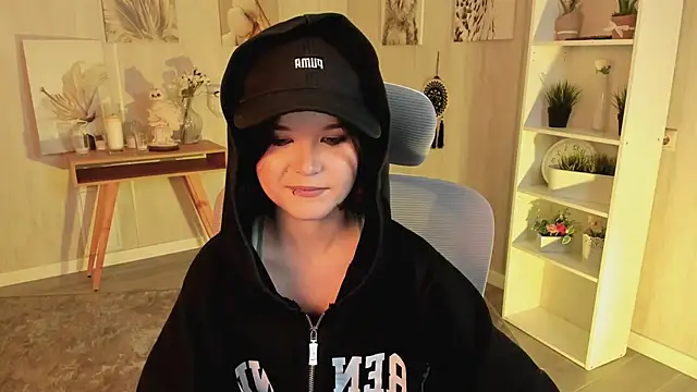 Snapshot of Elainebeness chatting on 03/23/25, 01:42 Elainebeness online show from 03/23/25, 01:42