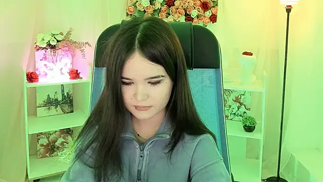 Snapshot of Elainebeness chatting on 11/15/25, 10:26 Elainebeness online show from 11/15/25, 10:26