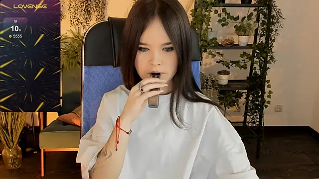 Snapshot of Elainebeness chatting on 12/13/25, 07:53 Elainebeness online show from 12/13/25, 07:53