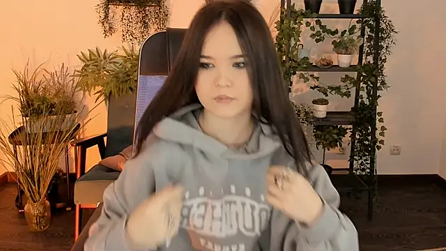 Snapshot of Elainebeness chatting on 12/14/25, 10:25 Elainebeness online show from 12/14/25, 10:25