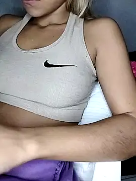 Snapshot of fofinhaa12 chatting on 03/22/25, 10:06 fofinhaa12 online show from 03/22/25, 10:06