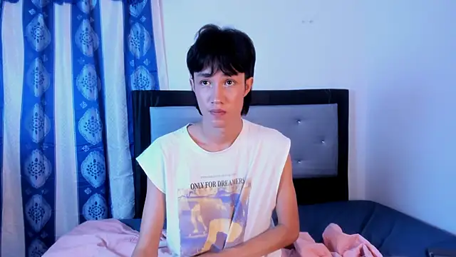 Snapshot of Johhan__Lee chatting on 01/15/25, 04:36 Johhan Lee online show from 01/15/25, 04:36