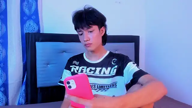 Snapshot of Johhan__Lee chatting on 01/28/25, 04:18 Johhan Lee online show from 01/28/25, 04:18