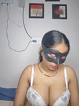 Snapshot of bigtitsqueen chatting on 05/22/26, 03:24 bigtitsqueen online show from 05/22/26, 03:24