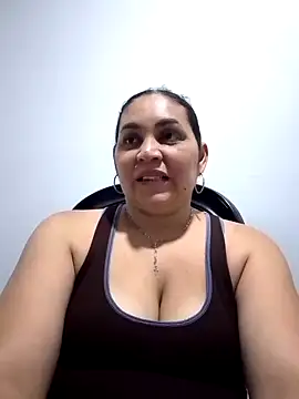 Snapshot of MirandaSoto chatting on 01/24/25, 03:54 MirandaSoto online show from 01/24/25, 03:54