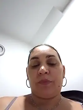 Snapshot of MirandaSoto chatting on 01/28/25, 03:47 MirandaSoto online show from 01/28/25, 03:47