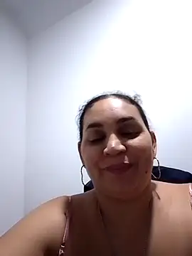 Snapshot of MirandaSoto chatting on 01/29/25, 03:33 MirandaSoto online show from 01/29/25, 03:33