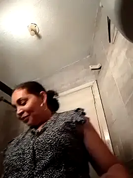 Snapshot of MirandaSoto chatting on 02/06/25, 10:21 MirandaSoto online show from 02/06/25, 10:21