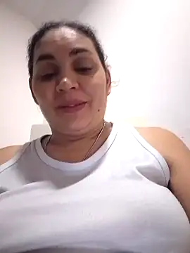 Snapshot of MirandaSoto chatting on 02/09/25, 01:03 MirandaSoto online show from 02/09/25, 01:03