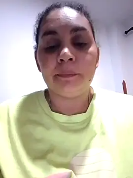 Snapshot of MirandaSoto chatting on 02/11/25, 12:05 MirandaSoto online show from 02/11/25, 12:05