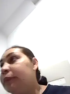 Snapshot of MirandaSoto chatting on 02/18/25, 03:53 MirandaSoto online show from 02/18/25, 03:53