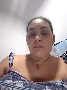 Snapshot of MirandaSoto chatting on 03/04/25, 03:44 MirandaSoto online show from 03/04/25, 03:44