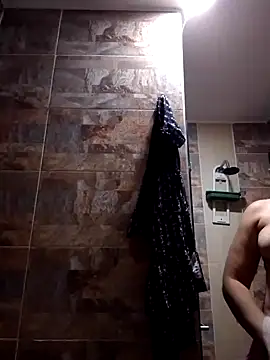 Snapshot of MirandaSoto chatting on 03/05/25, 03:29 MirandaSoto online show from 03/05/25, 03:29