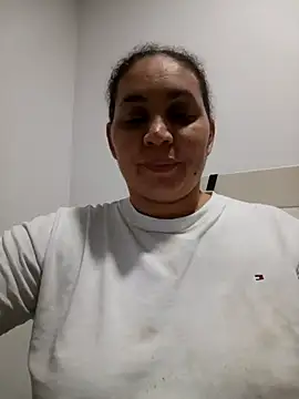 Snapshot of MirandaSoto chatting on 03/07/25, 02:12 MirandaSoto online show from 03/07/25, 02:12