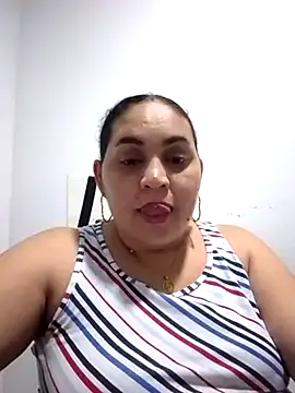 Snapshot of MirandaSoto chatting on 03/09/25, 03:22 MirandaSoto online show from 03/09/25, 03:22